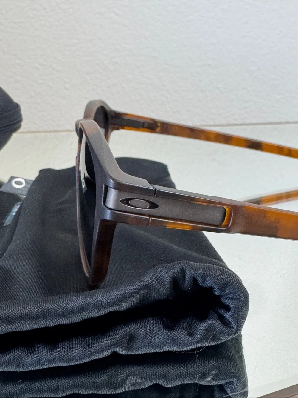 New OAKLEY unisex sunglasses!